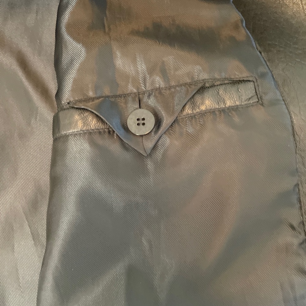 Robert Comstock Black Genuine Leather 3/4 Length Jacket. Size: 48 - Picture 9 of 12